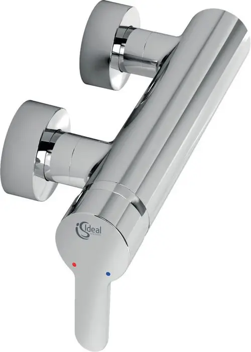 Brausearmatur in Chrom mit zwei runden Griffen. Die Armatur zeigt ein einfaches Design und trägt das Logo von Ideal Standard.